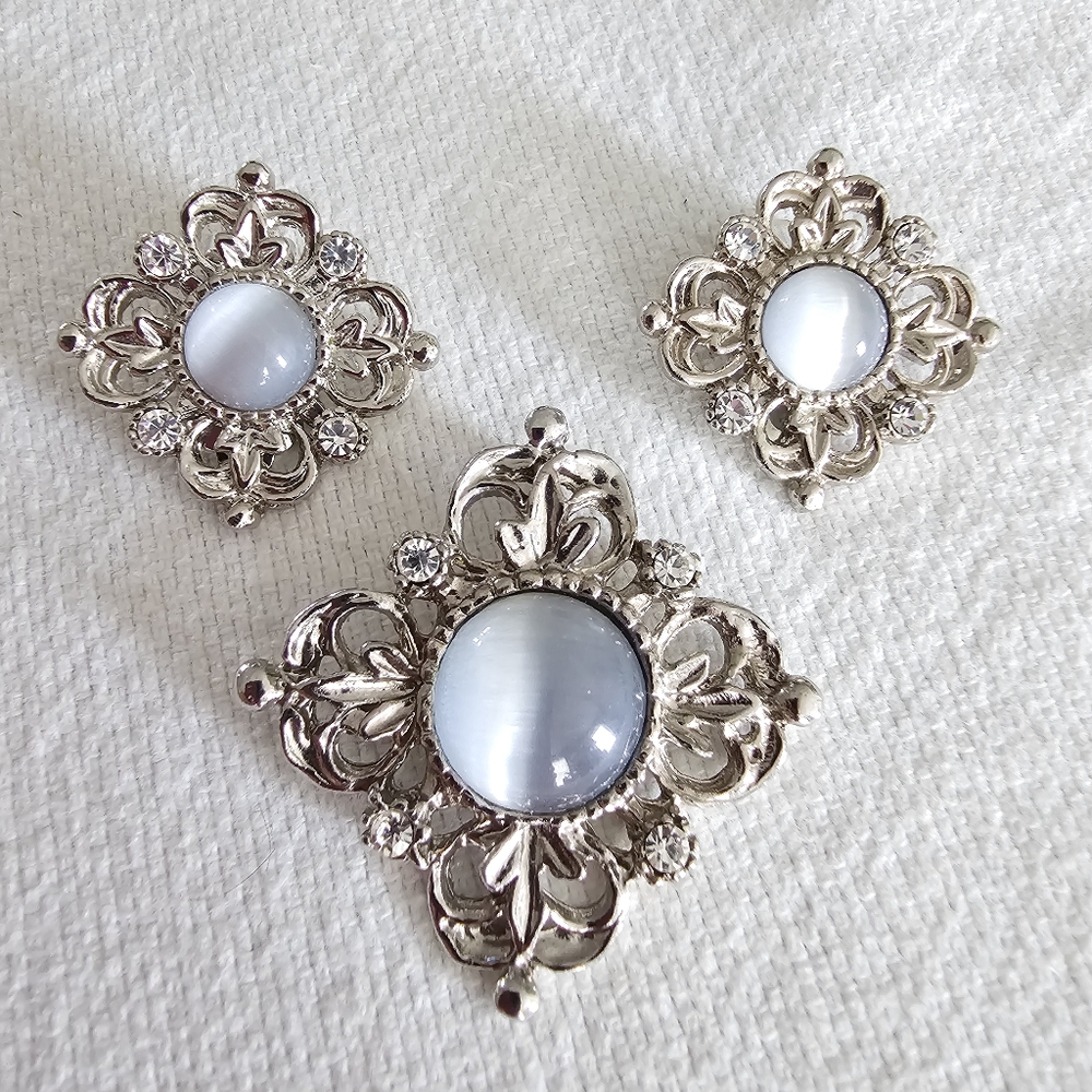 Moonstone Glow Clip on Earrings Pendant Jewelry Rhinestone Cabochon Filigree